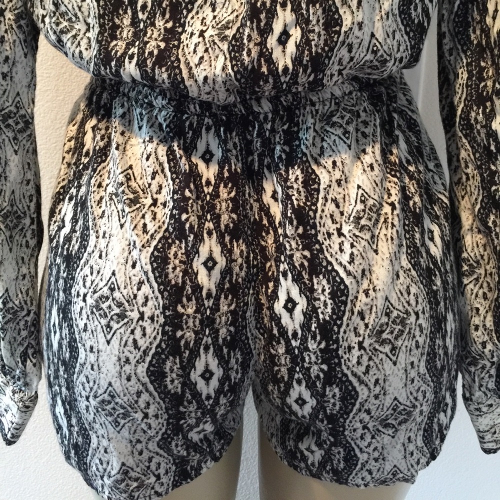 Volcom romper - Picture 3 of 8